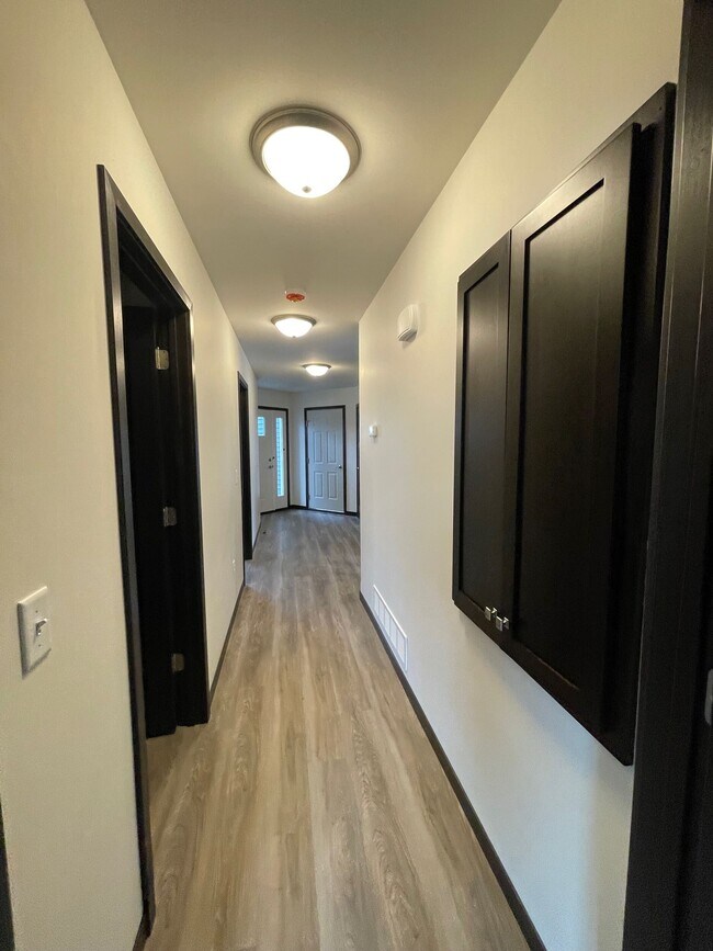 Building Photo - 995 Morning Star Ln