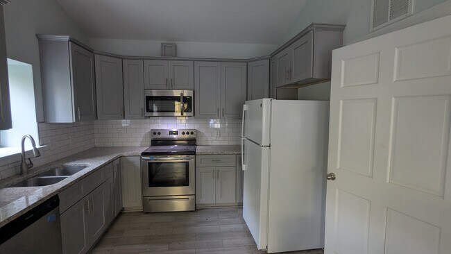 Building Photo - 786 Ideal Dr SE