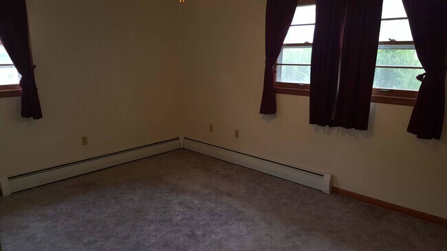Building Photo - Updated 2 bd, 1.5 ba house, Parkade Sub., hardwoods, 5 min. from 70, fenced, avail now