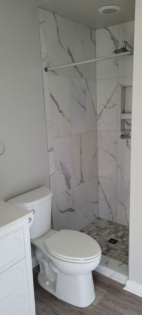 Building Photo - 475 Meadowview Dr