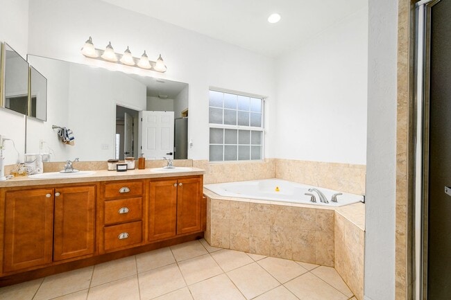 Building Photo - Optimal Location in Northwest Gainesville: South Point Neighborhood Living