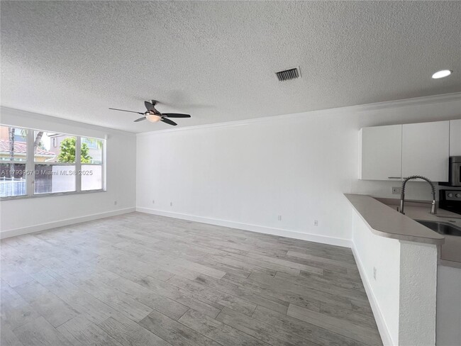 Building Photo - 725 NW 156th Ave