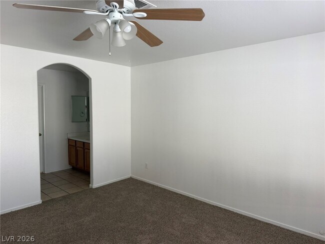 Building Photo - 2561 Rosy Sunrise St