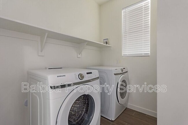 Building Photo - 5528 S Dillon Cir