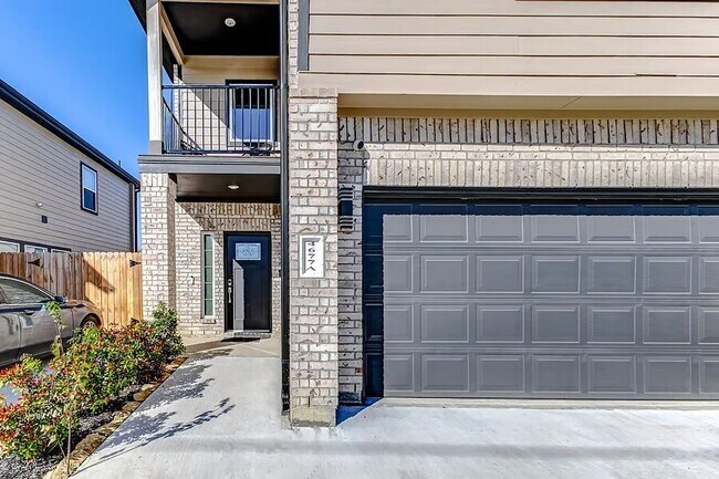 Building Photo - 4677 Bellfort Ave