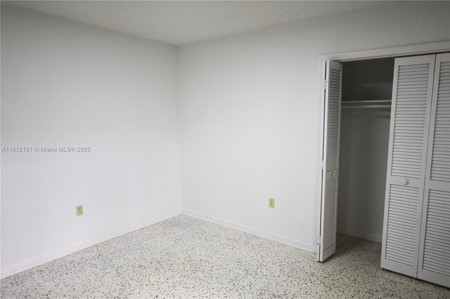 Building Photo - 1532 SW 23rd St