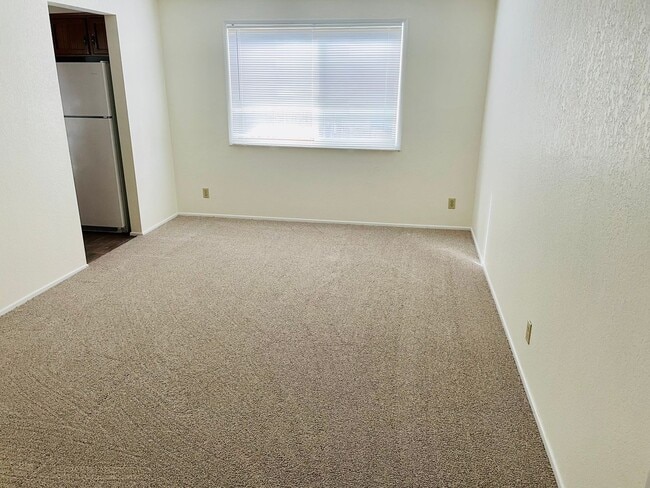 Building Photo - Wonderful South Salem Home in great neighborhood.