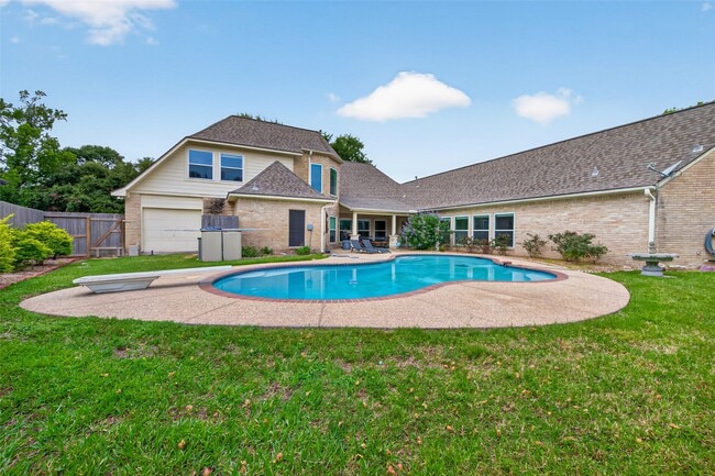 Building Photo - 15106 Dawnbrook Dr