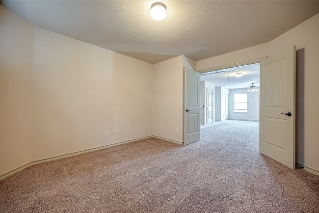 Building Photo - 2211 Argos Dr