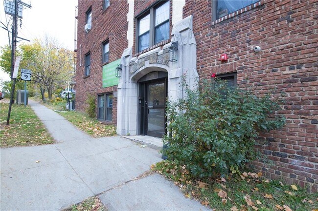 Building Photo - 381 Broadway