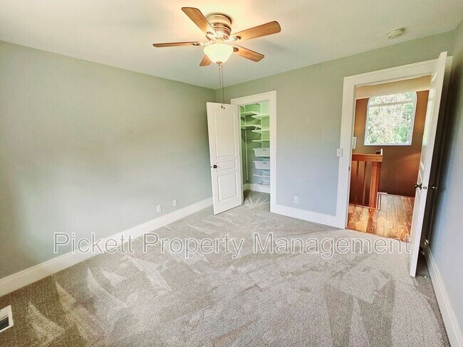 Building Photo - 27201 WA-3