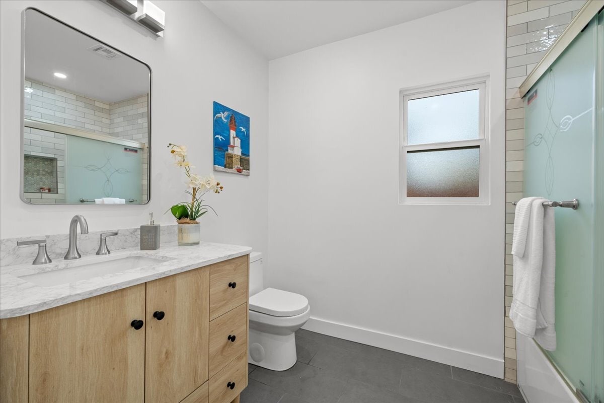 Building Photo - 5815 Saloma Ave