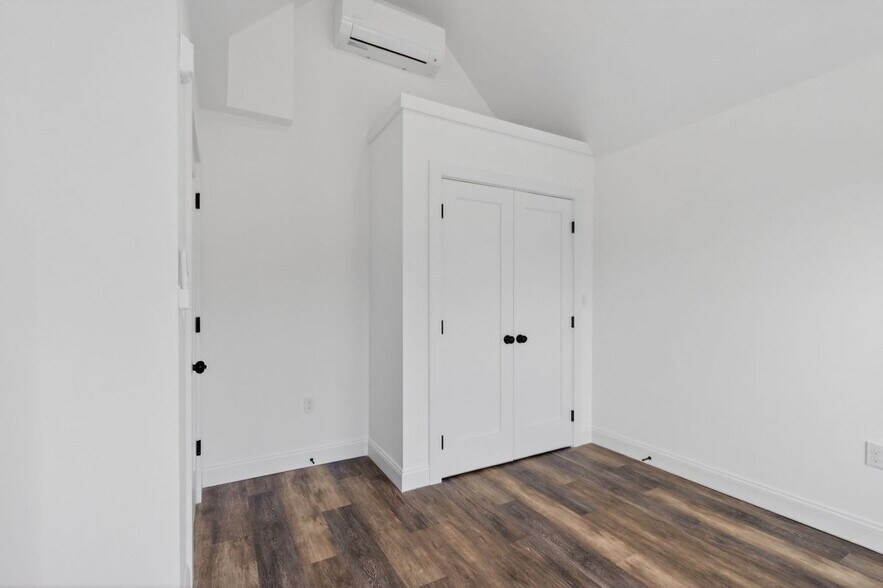 Building Photo - 371 Cabot St