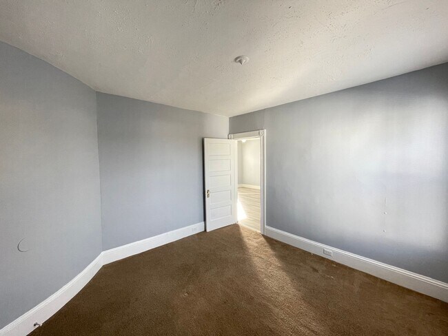 Building Photo - 301 Amory St