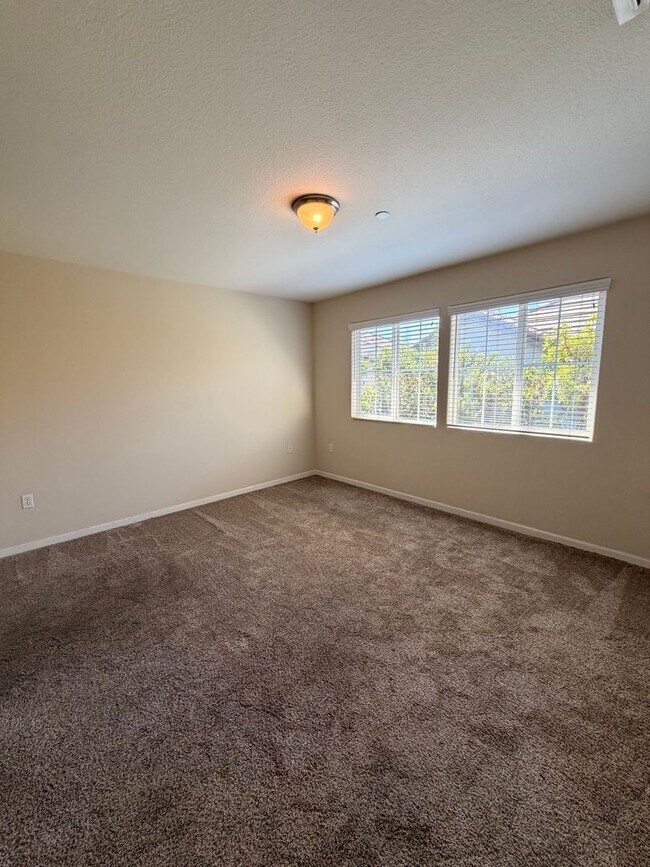 Building Photo - Coming Soon *** 3 Bedroom 2.5 Bathroom *** Rivage Folsom