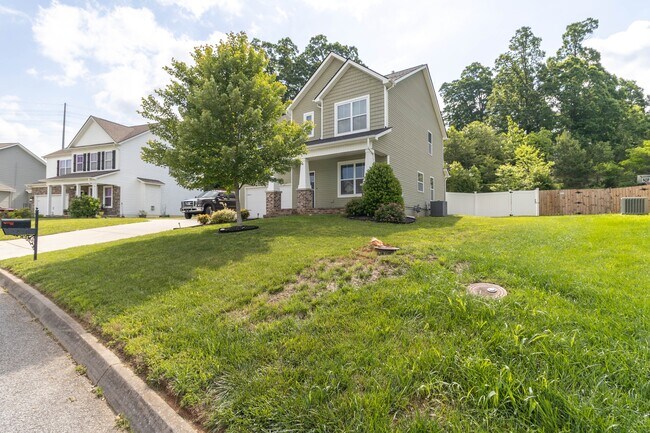 Building Photo - 1416 Madison Oaks Rd