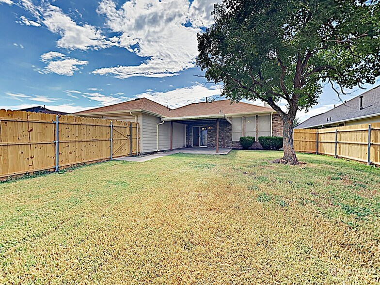 Building Photo - 2109 Pecan Creek Dr