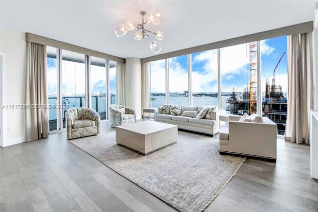 Building Photo - 2900 NE 7th Ave