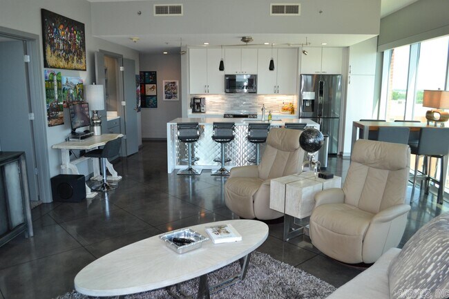 Building Photo - 315 Rock St