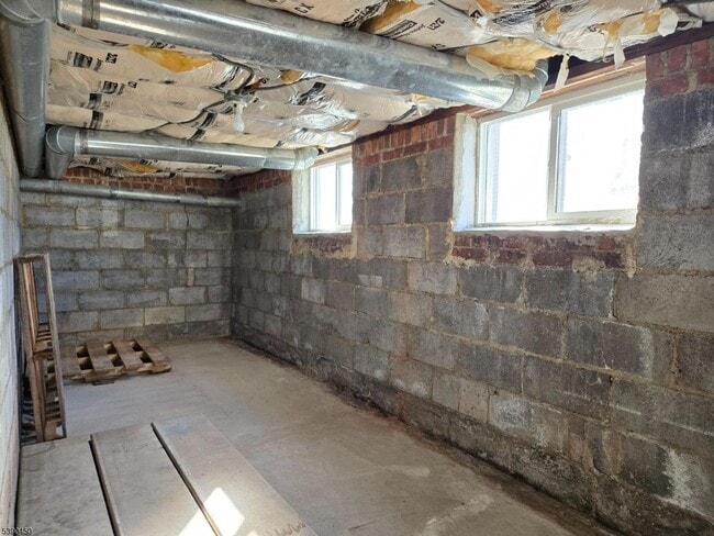 Building Photo - 14 Codington St