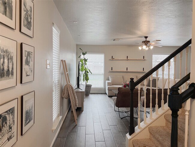 Building Photo - 10838 Waterfern Ct