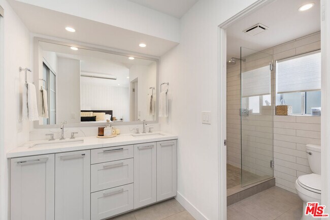 Building Photo - 4350 Glencoe Ave