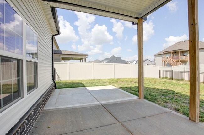 Building Photo - Sharp 4 bedroom HUGE house off exit 1 of I 24