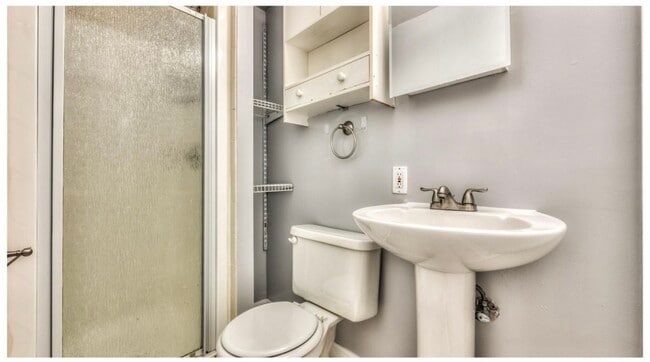 Building Photo - 104 E Clement St