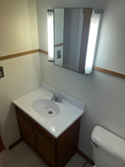 Building Photo - 1723 Parkway Dr