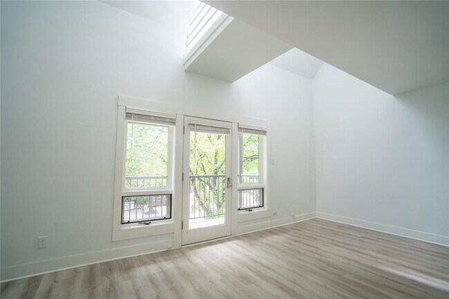 Primary Photo - 2808 Greenville Ave