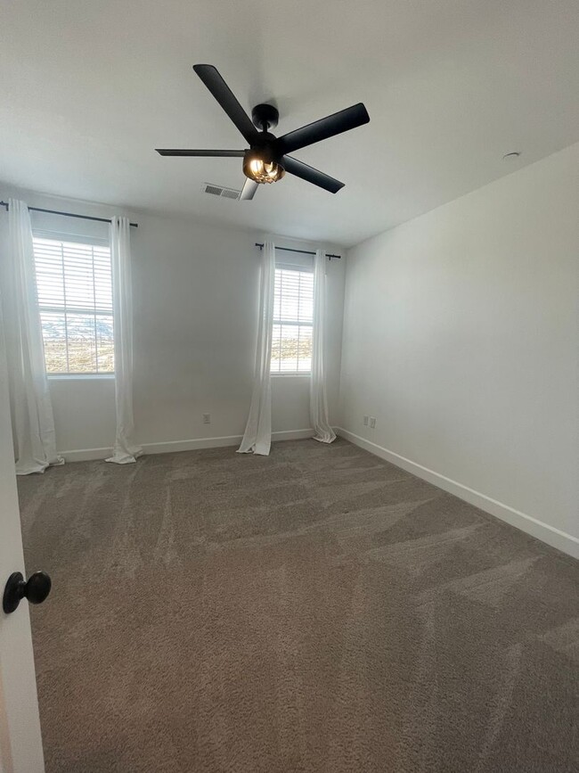 Building Photo - *PET FREINDLY* Beautiful 3-Bed 2.5 Bath Ho...