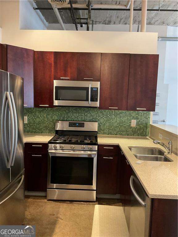 Building Photo - 881 Memorial Dr SE