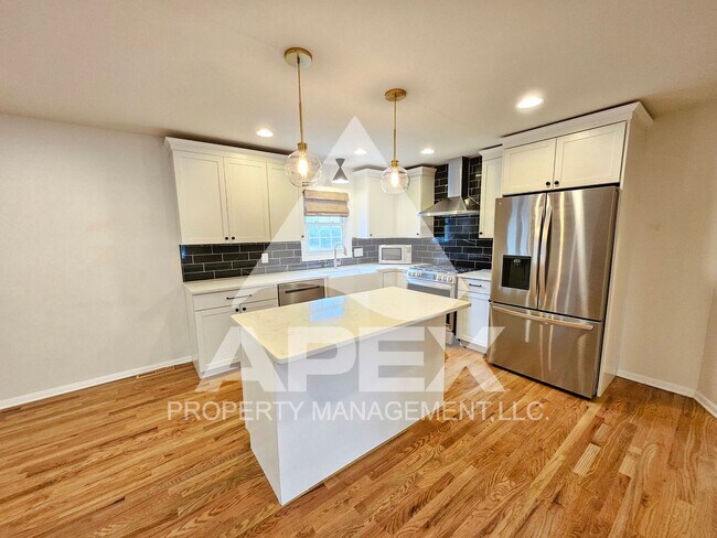 Building Photo - Renovated & Stunning - Single level Brick ...