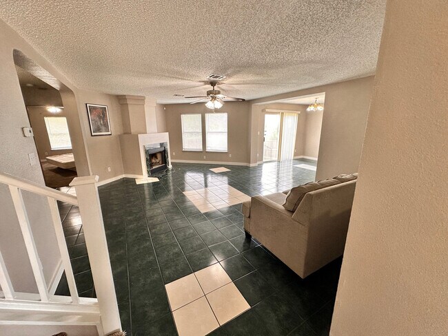 Building Photo - Room in Single Family Home on Heyerdahl Dr