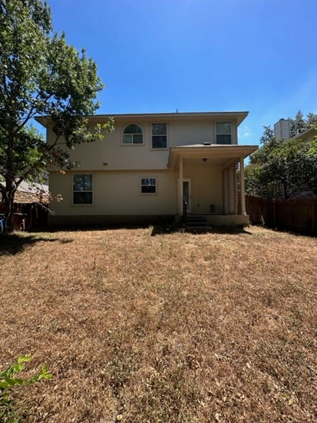 Building Photo - Wonderful home is South Austin. Great loca...