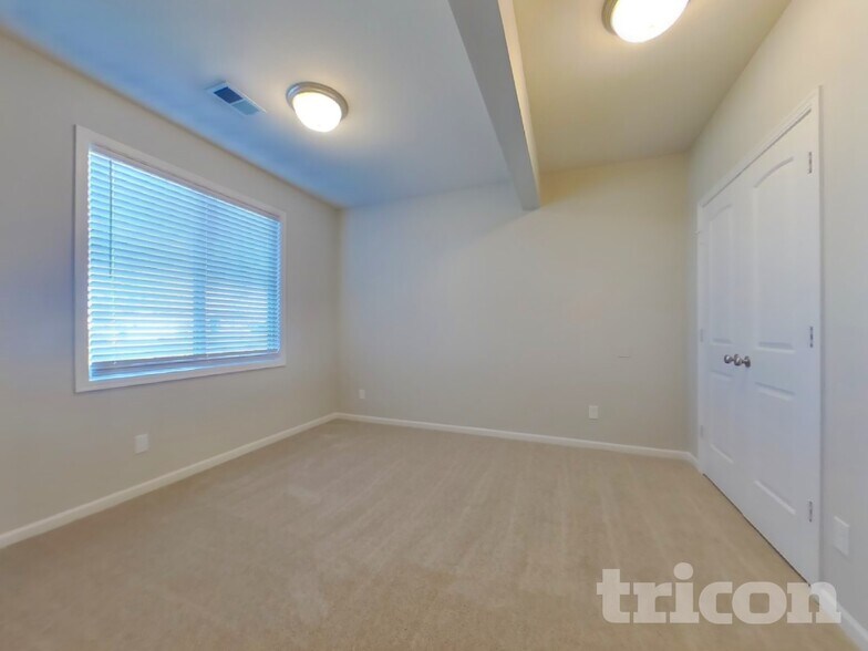 Building Photo - 6618 NW 104th Terrace