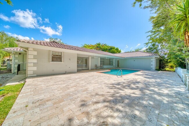 Building Photo - 1442 Coruna Ave