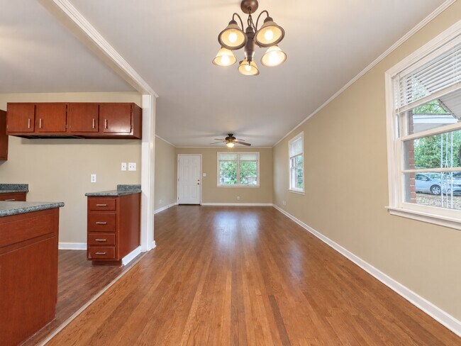 Building Photo - 4229 Hickory Dr