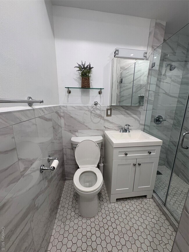 Building Photo - 111 7th St