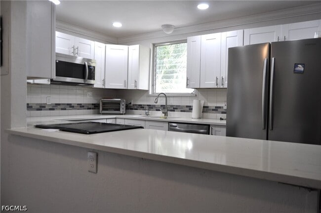 Building Photo - 1435 Alcazar Ave