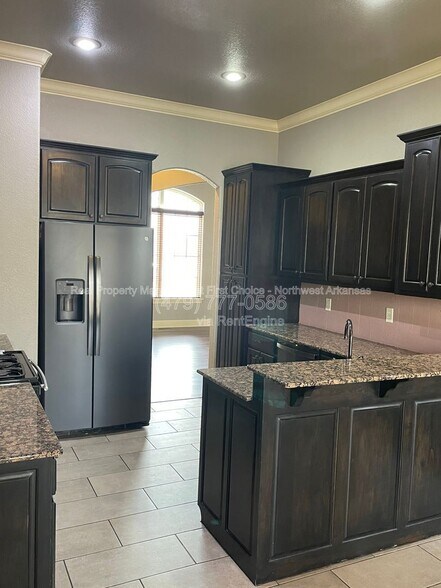 Building Photo - 8763 Apple Glen
