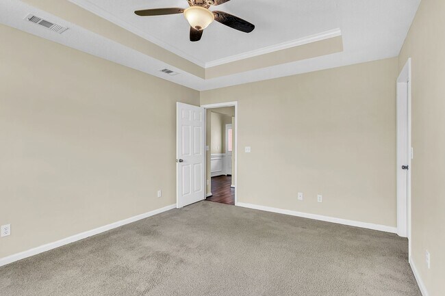 Building Photo - 3 Bedroom 2 Bathroom Home in Hampton Place...