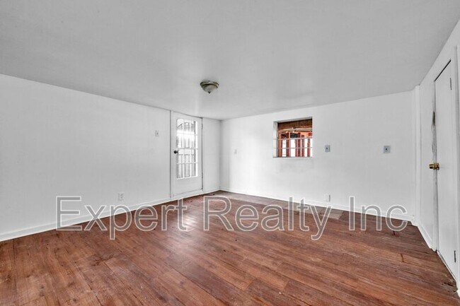 Building Photo - 1245 Waverly St