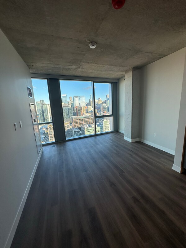 Building Photo - 315 N May St