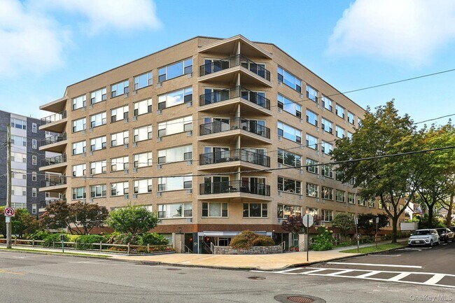 Building Photo - 12 Old Mamaroneck Rd