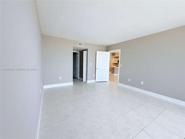 Building Photo - 1800 Sunset Harbour Dr