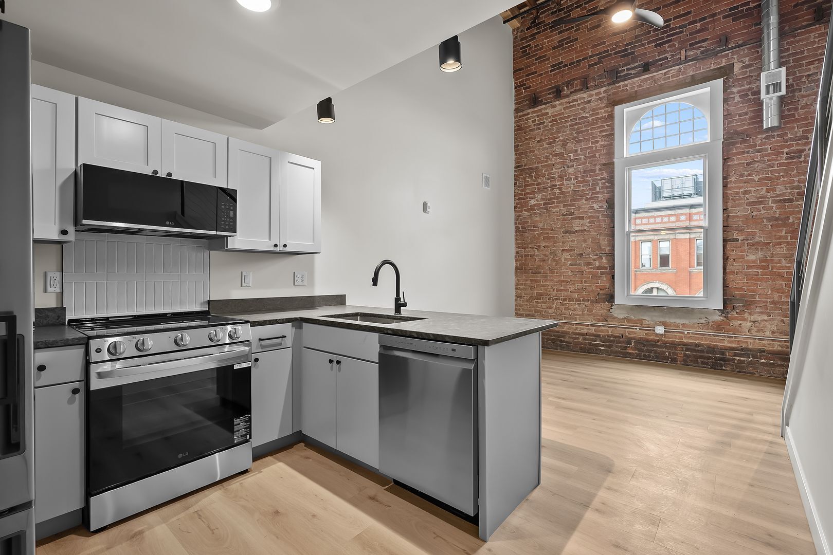 Building Photo - 266 E Michigan Ave