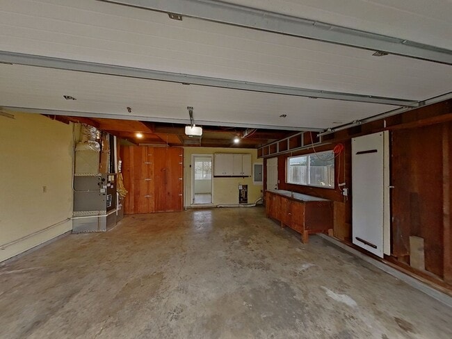 Building Photo - 3 Bedroom Family Home in the Harlow Street Bridge Area