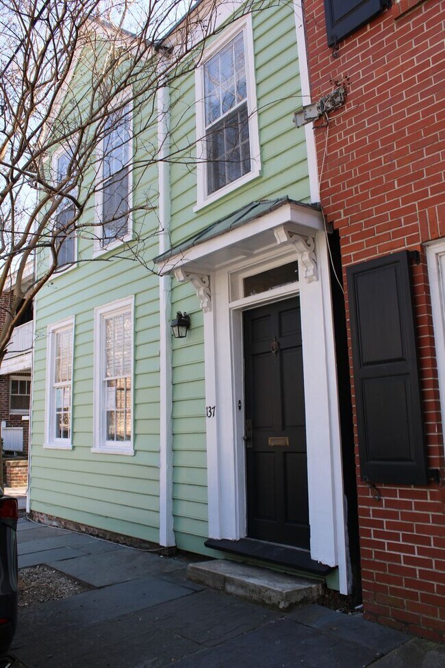 Building Photo - 2 bed / 2 bath w/Study on Wentworth St! ~ Available on May 30, 2025