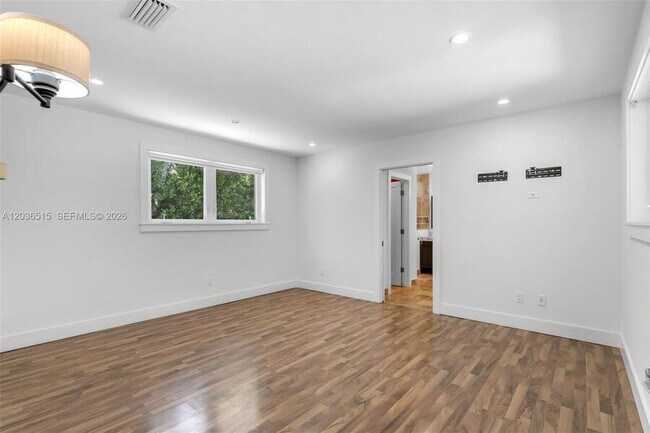Building Photo - 7711 SW 47th Ave-